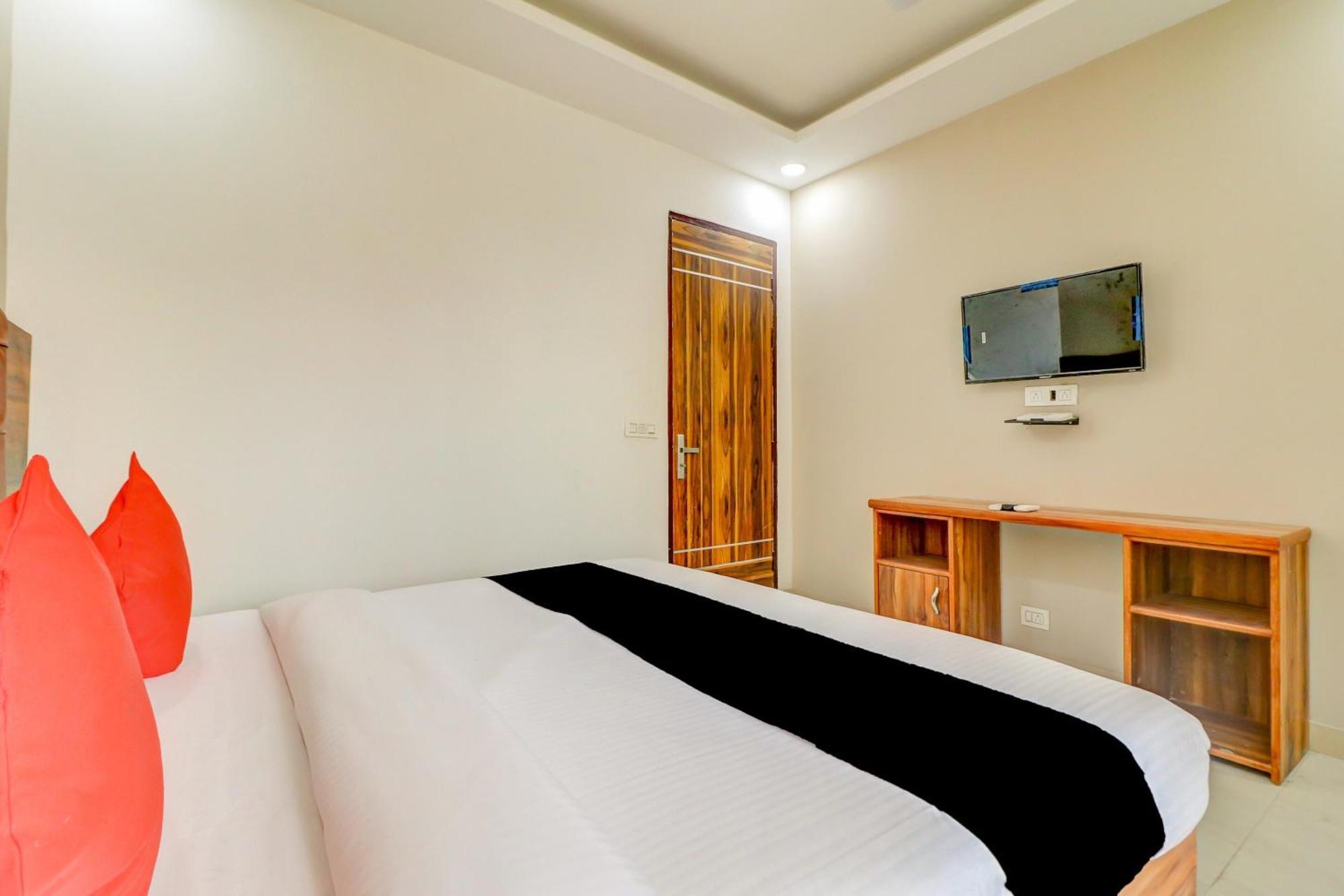 Oyo Flagship 80318 Hotel Sai Plaza Near Indira Gandhi International Airport New Delhi Exterior photo